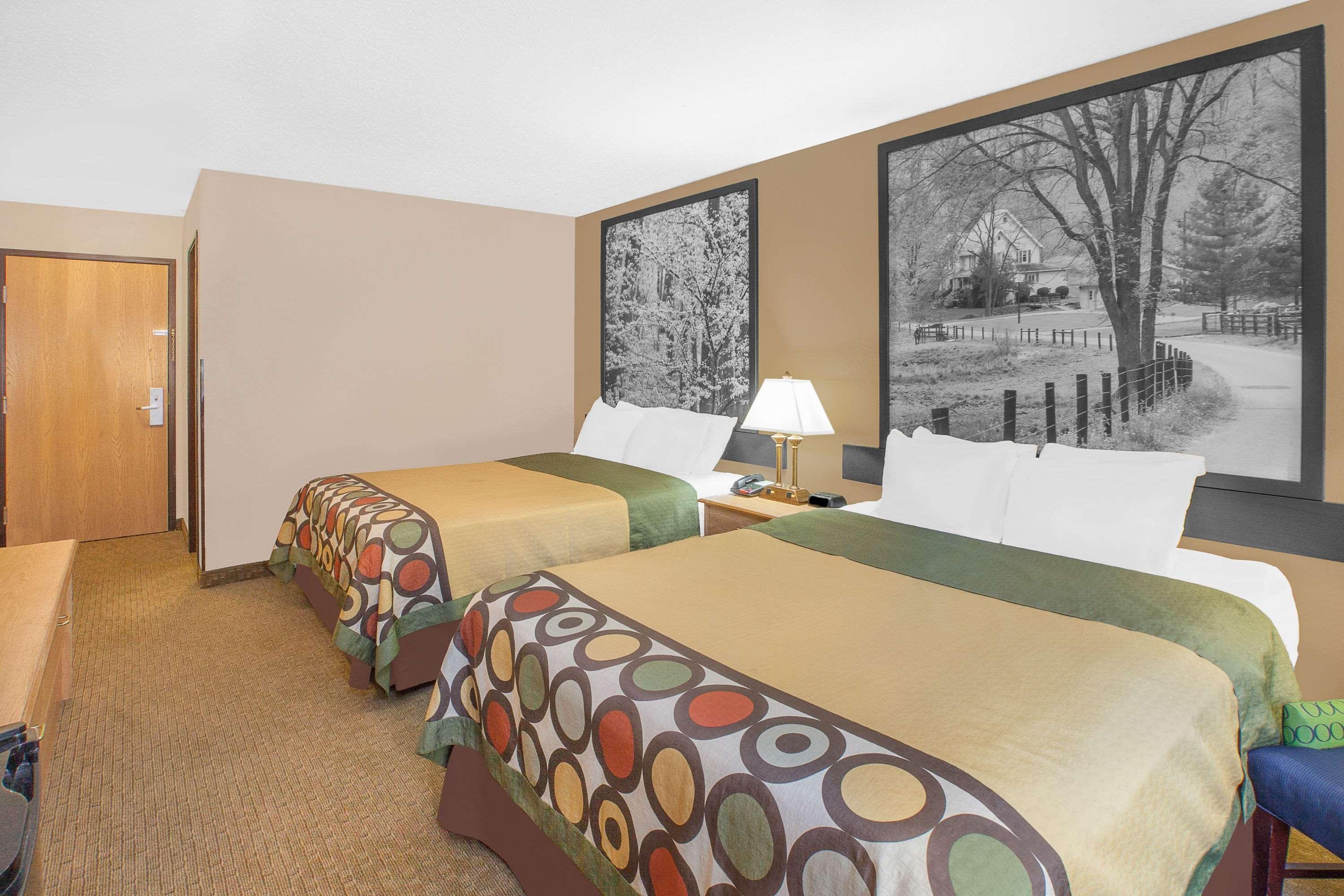 Super 8 By Wyndham Seville Exteriér fotografie